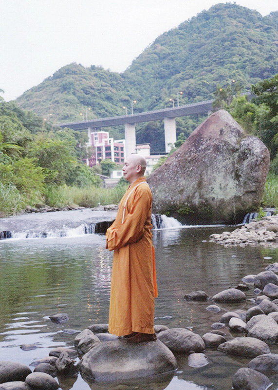 釋湛阿 阿闍梨與祖孫石合影