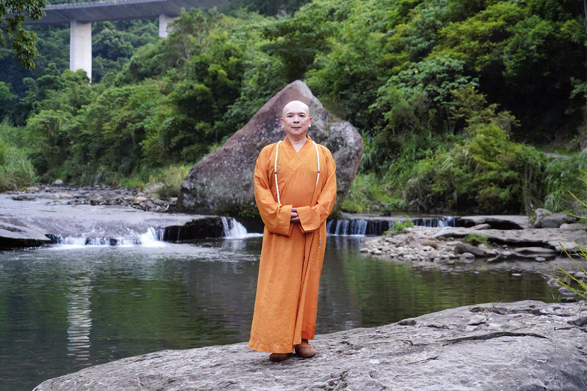 釋湛阿 阿闍梨與祖孫石合影