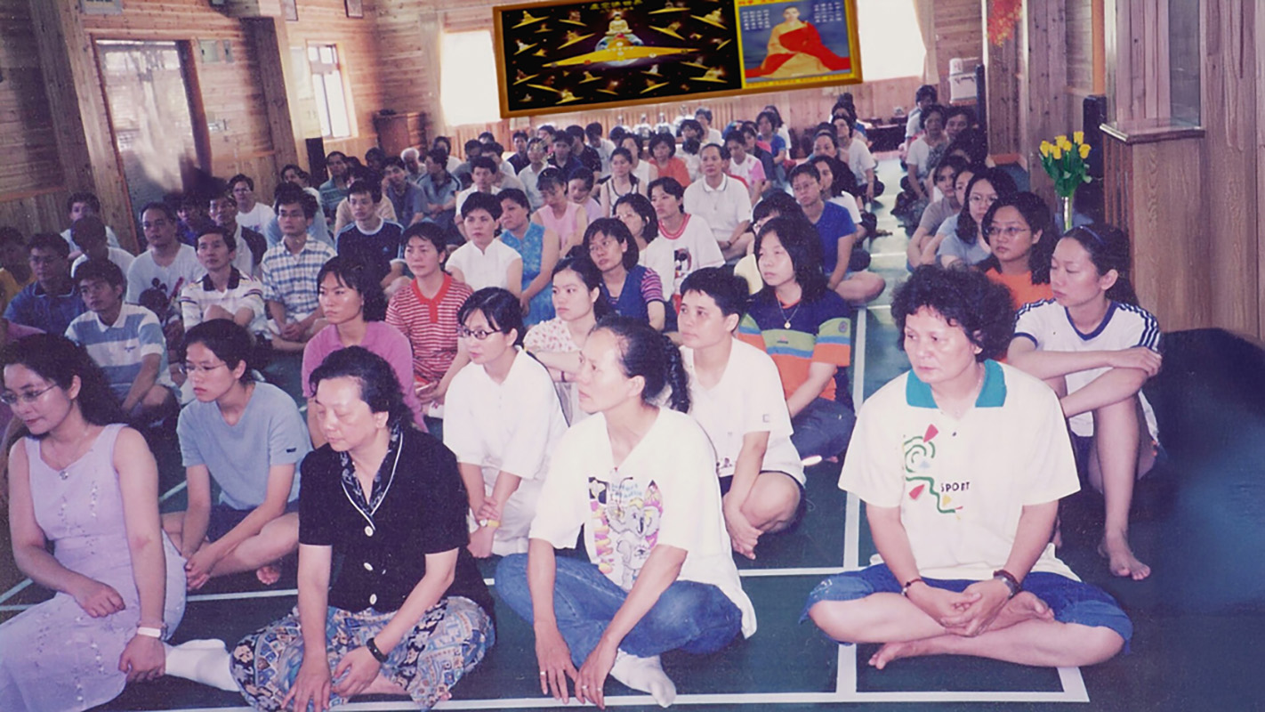 釋湛阿 阿闍梨苦修後講經說法 (右側)