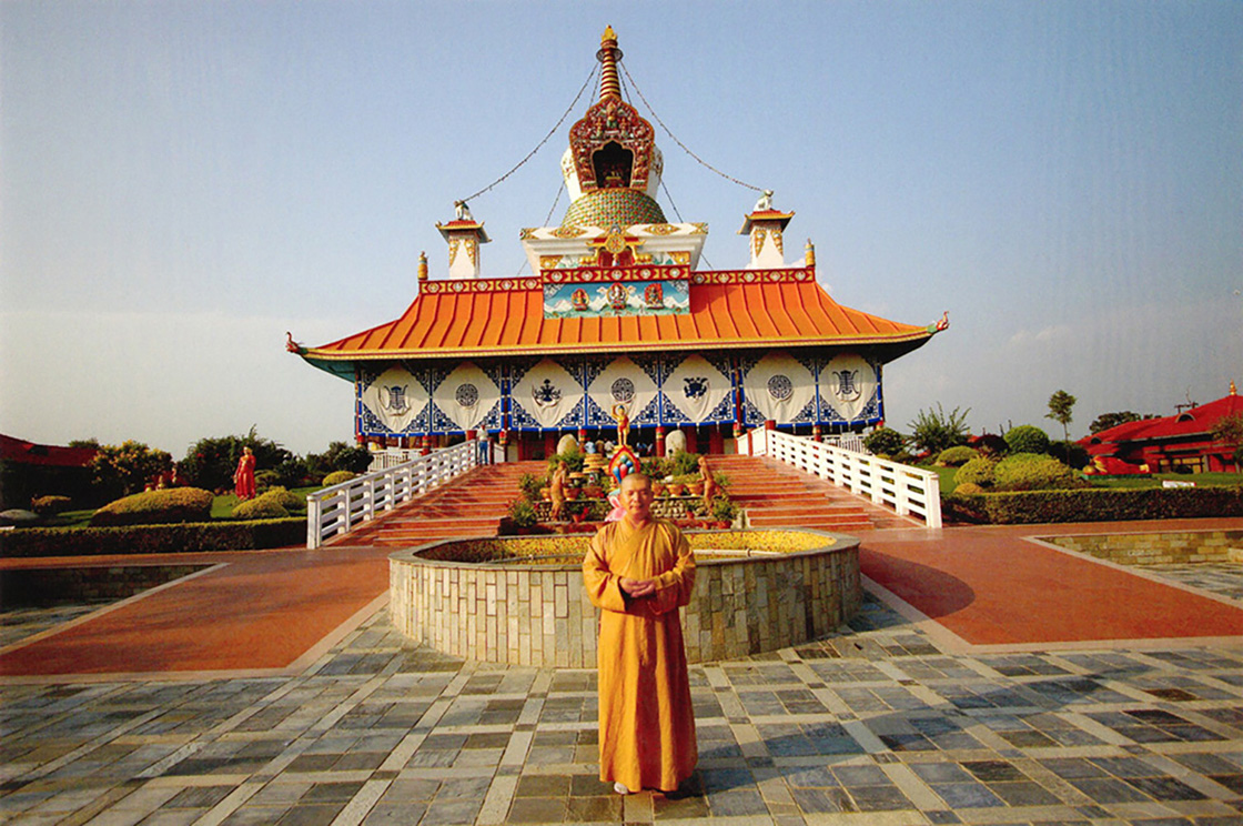 釋湛阿 阿闍梨與藍毗尼的德國佛寺合影